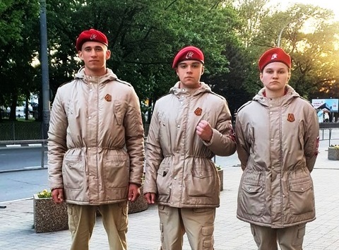 Он чеканил шаг в парадном расчёте в Новороссийске.